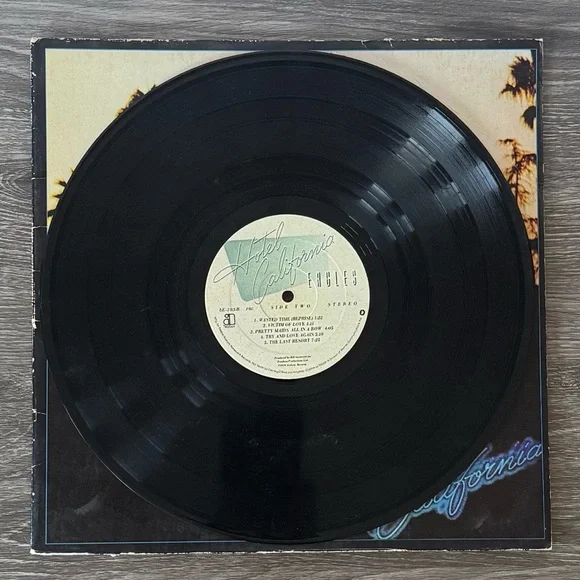 Vintage 1976 Eagles ‘Hotel California’ Vinyl Record - Picture 4 of 4